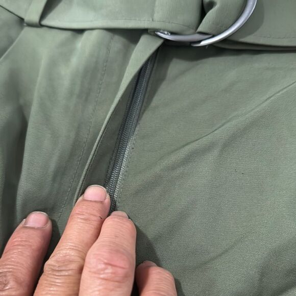 ELIZABETH AND JAMES Olive Green Women's Belted Shorts Size 6/28 - Picture 8 of 11